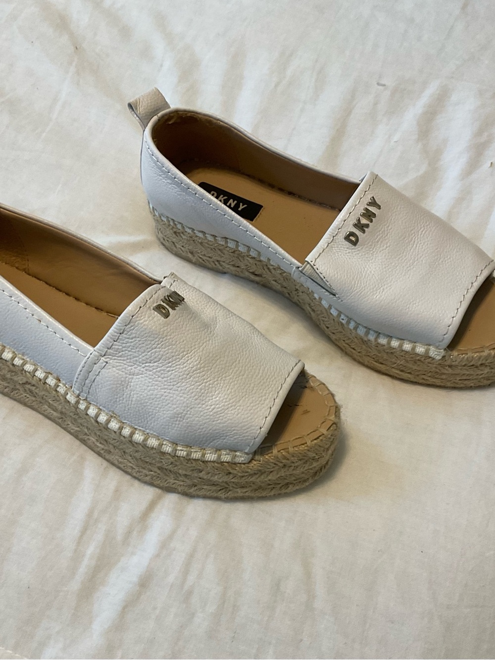 Dkny White Leather Espadrille Slide Sandals with Jute Platform - Picture 2 of 9